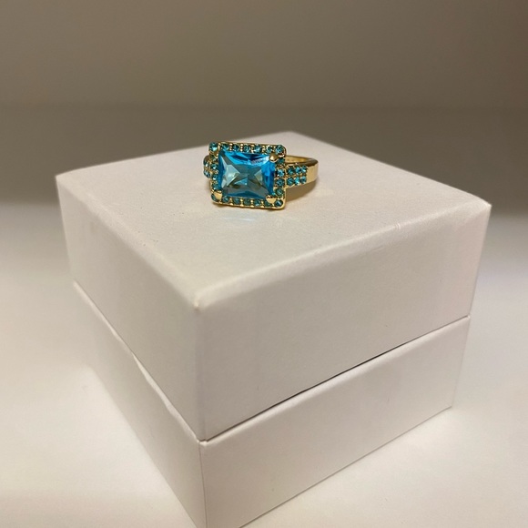 Aquamarine Jewel  Gold Ring Size 8 - Picture 6 of 9